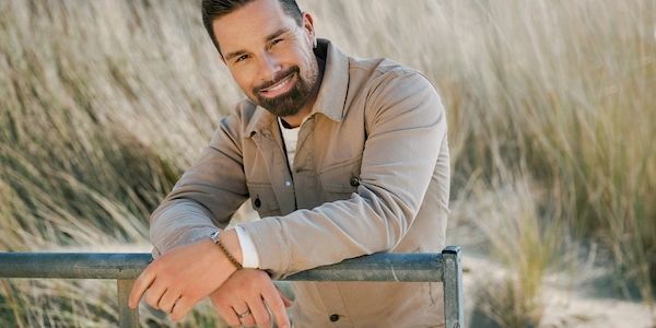 Eloy de Jong präsentiert mit tiefgründigen Texten das neue Album "Stärker"