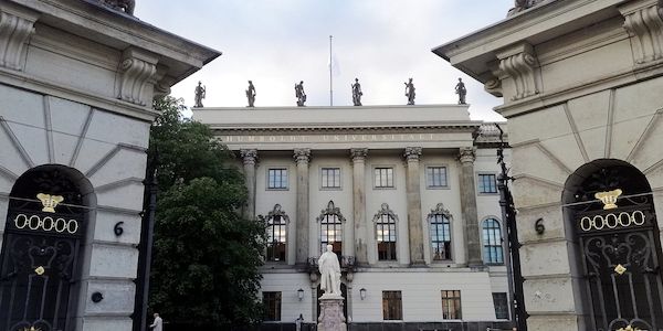 "Junge Welt" kritisiert Festnahme von Journalisten an Humboldt-Uni