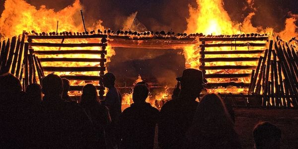 Brandenburger Osterfeuer der besonderen Art: Brückenbau wird abgebrannt