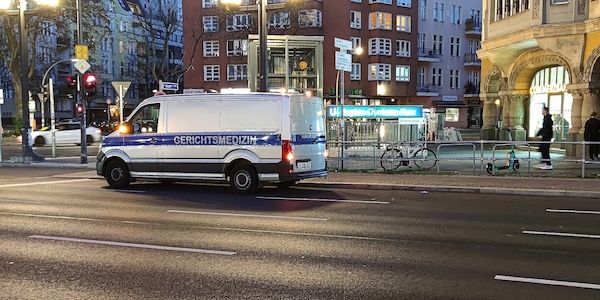 Behörden nach tödlicher Messerattacke in Berlin unter Druck