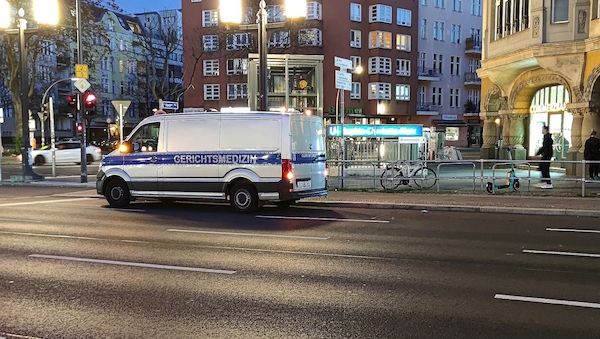 Behörden nach tödlicher Messerattacke in Berlin unter Druck