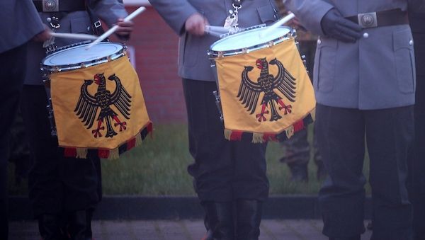 Scholz steht Großer Zapfenstreich zu - Noch nicht entschieden