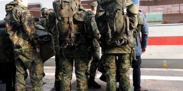 Politiker von CDU und SPD werben für Wehrpflicht