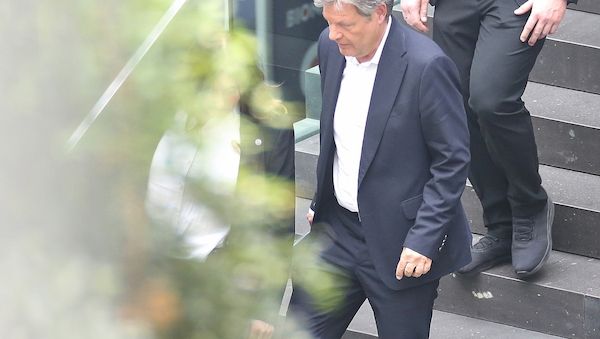 Habeck deutet Verbleib im Bundestag an