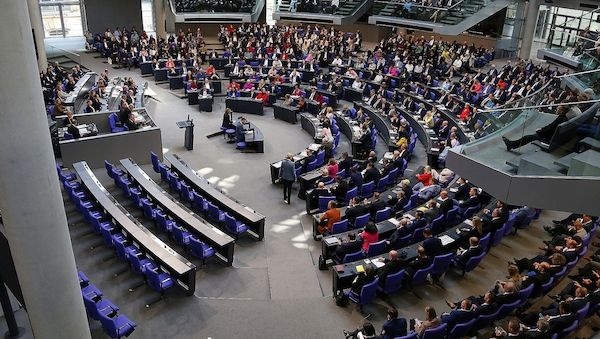 Merz will politische Sommerpause verkürzen