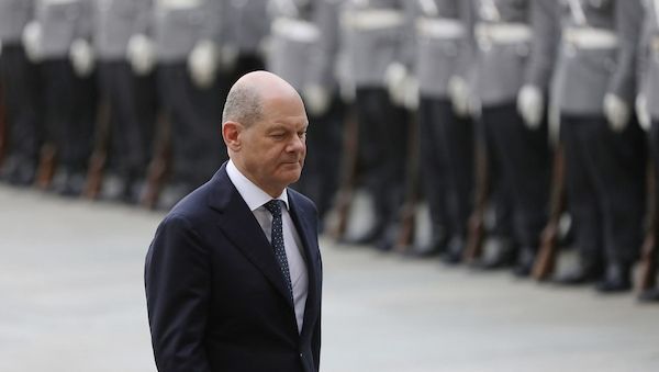 Scholz wünscht sich zwei Pop-Evergreens zum Zapfenstreich