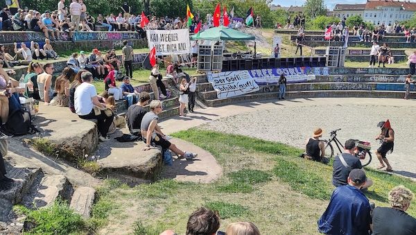 Verhaltene Teilnahme bei "Rave against the Zaun" in Berlin-Kreuzberg