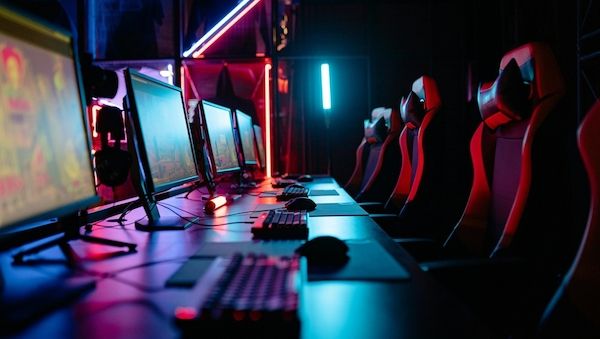 ARAG-Experten: Für viele Außenstehende ist Gaming ein Buch mit sieben Siegeln 