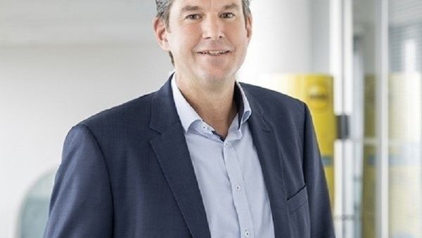Osterferien 2025: ARAG Experte - Entspannt in den Urlaub fliegen 
