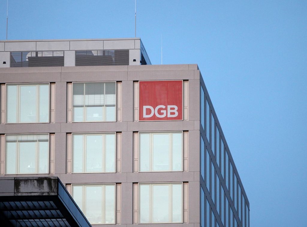 DGB kritisiert Merz im Mindestlohn-Streit