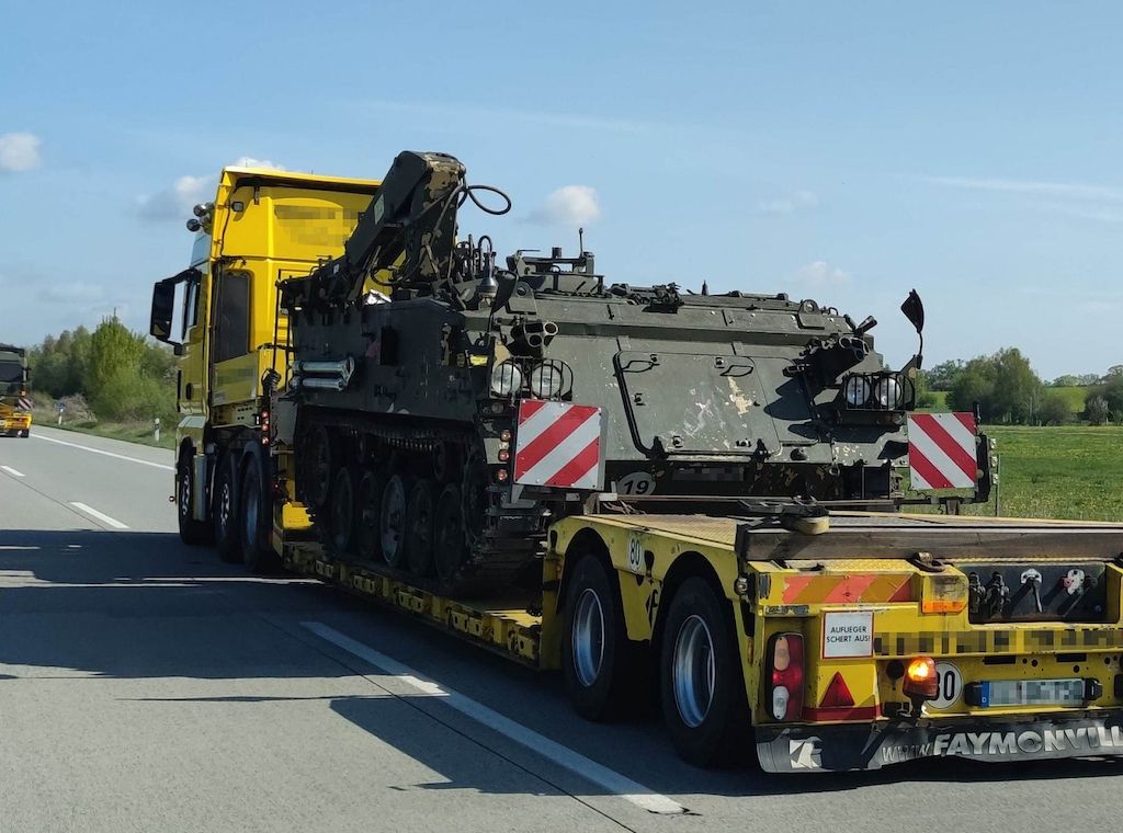 Reservistenverband befürwortet "Panzerschilder" an Autobahnbrücken