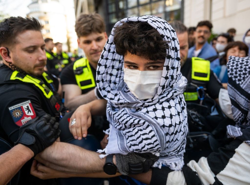 Berlin: Propalästinensischer Protest an Uni - Polizei räumt Hörsaal