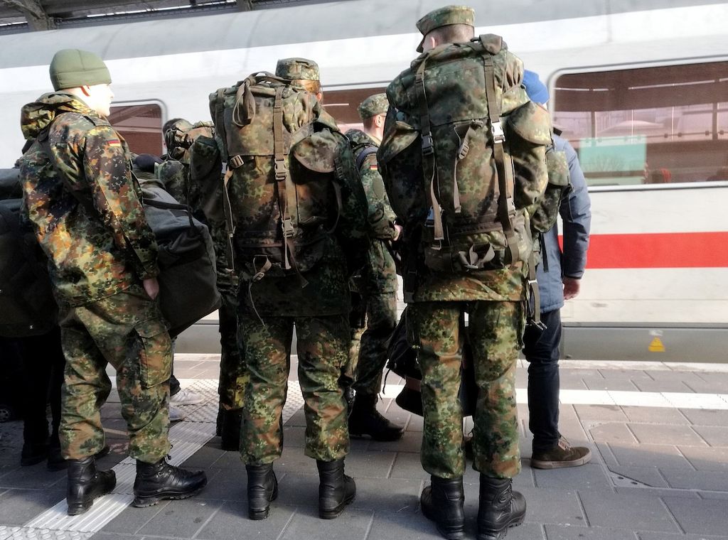 Militärbischof will Gesellschaftsdienst für Männer und Frauen
