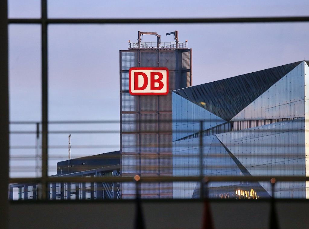 CSU: "Bahnvorstand muss um ein Drittel verschlankt werden"