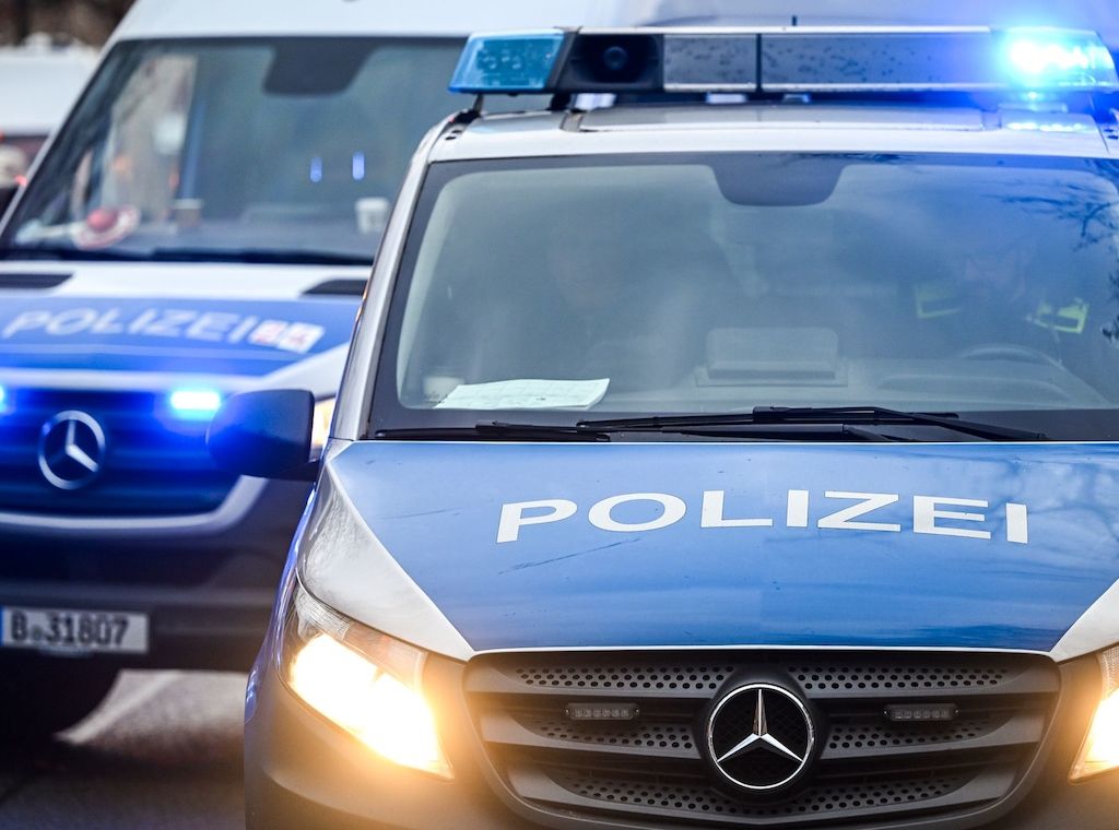 Schüsse vor Hotel in Berlin-Mitte - Hand getroffen