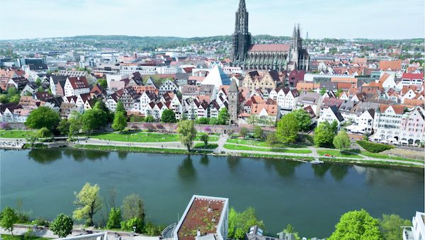 Exklusive Erdgeschosswohnung an der Donau – Modernes Wohnen mit Terrasse-Loggia