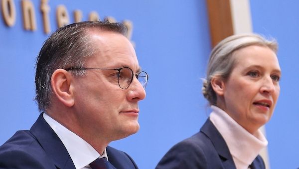 AfD reicht Klage und Eilantrag gegen Verfassungsschutz ein