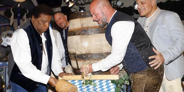 Großes Staraufgebot beim AEDT-Maifest im Hofbräu Wirtshaus Berlin