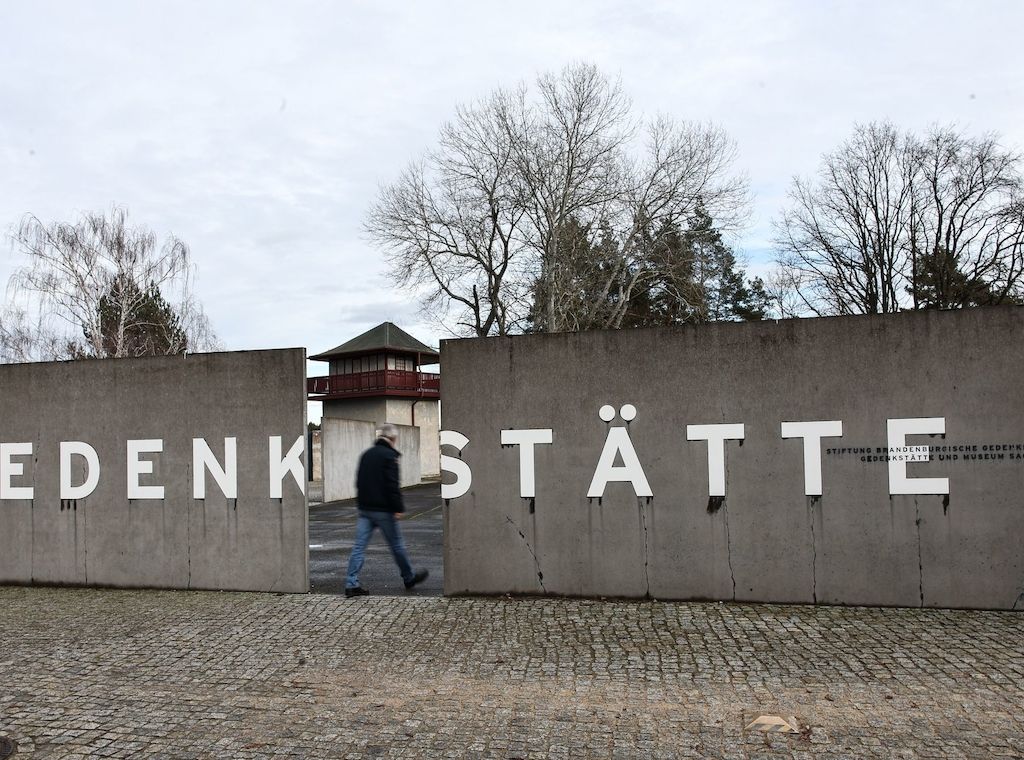 Politiker bei Gedenken heute in Sachsenhausen und Ravensbrück