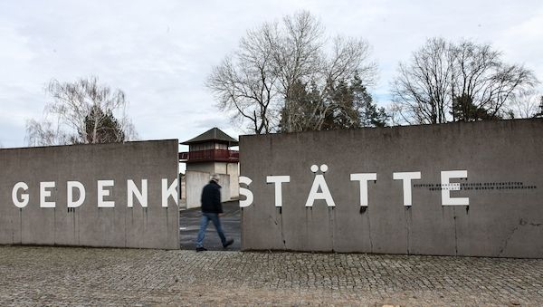 Politiker bei Gedenken heute in Sachsenhausen und Ravensbrück