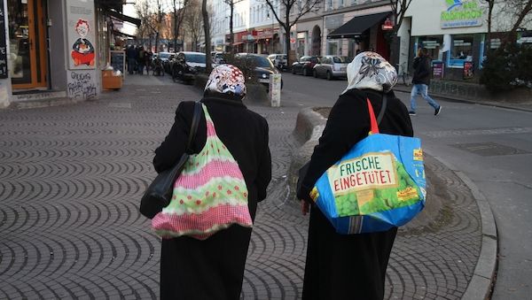 Rund 15.000 geduldete Migranten erhalten Bleibeperspektive