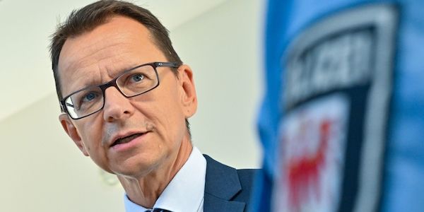 Brandenburgs Innenministerin entlässt Verfassungsschutzchef