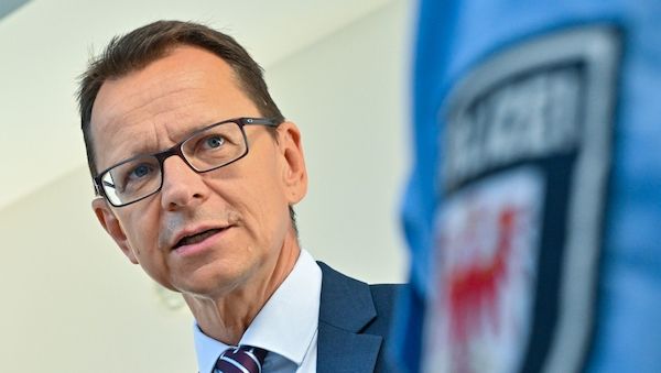 Brandenburgs Innenministerin entlässt Verfassungsschutzchef