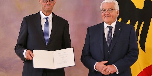 Merz von Steinmeier zum Bundeskanzler ernannt