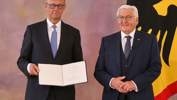 Merz von Steinmeier zum Bundeskanzler ernannt
