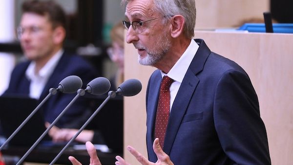 Sachsens Innenminister zweifelt an AfD-Verbot