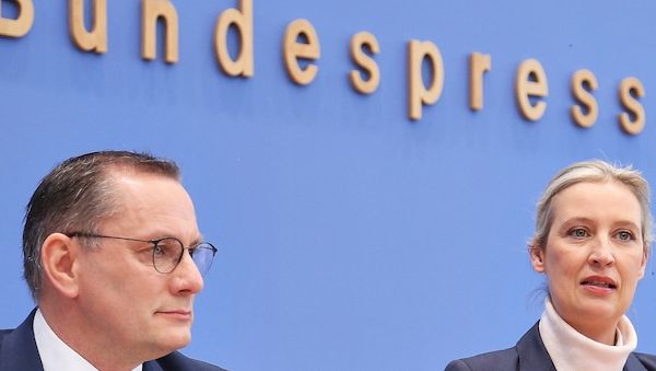 Verfassungsschutz: AfD-Führung verfestigt fremdenfeindlich