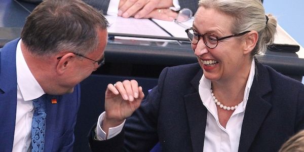 AfD zieht in Forsa-Umfrage erstmals an Union vorbei