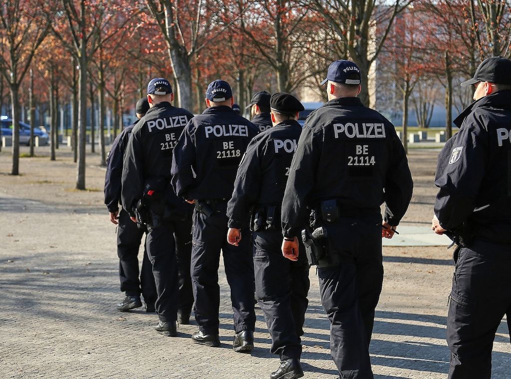 Jetzt warnt die Polizeigewerkschaft Friedrich Merz vor leeren Versprechen