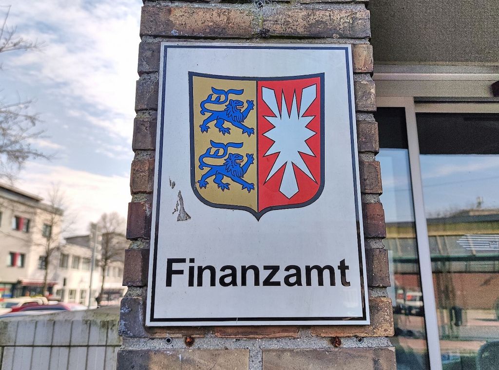 Steuereinnahmen legen auch im März kräftig zu