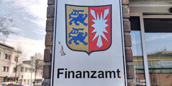 Steuereinnahmen legen auch im März kräftig zu