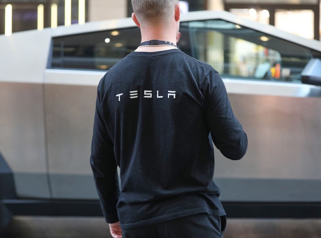 Tesla meldet kräftigen Gewinneinbruch