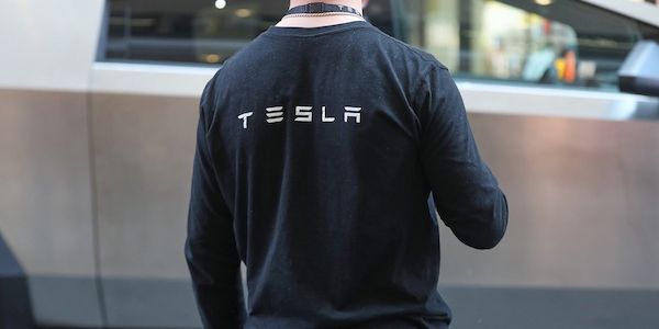 Tesla meldet kräftigen Gewinneinbruch