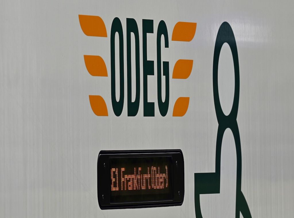 Zug erfasst Mann an Bahnübergang in Oder-Spree - Strecke gesperrt