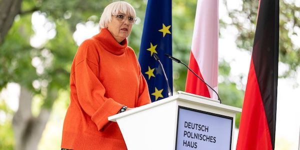 Kulturstaatsministerin Claudia Roth hält die Ausladung von russischen Vertretern zum 80. Jahrestag des Kriegsendes für notwendig
