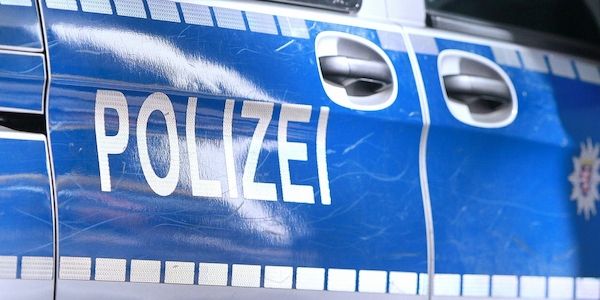 Segelboot sinkt im Vegesacker Hafen in Bremen