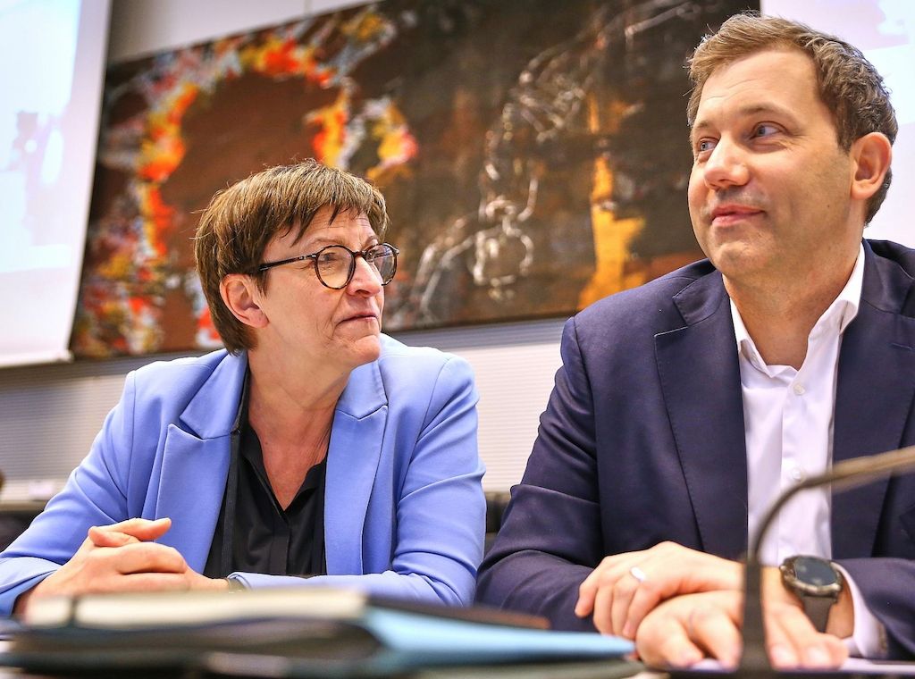 Kritik an SPD-Chef Klingbeil wegen Umgang mit Esken