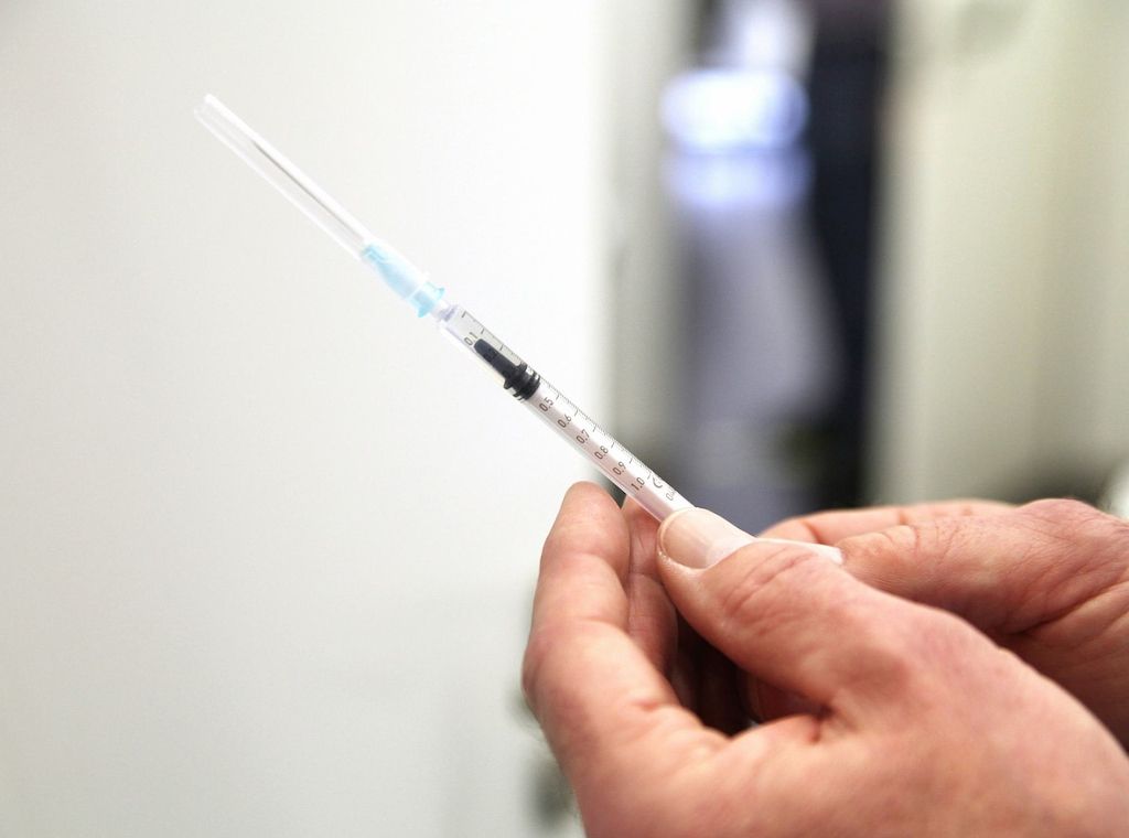 Bayerns Gesundheitsministerin wirbt für FSME-Impfung