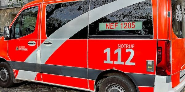 Fußgänger in Hamburg-Jenfeld bei Verkehrsunfall lebensgefährlich verletzt