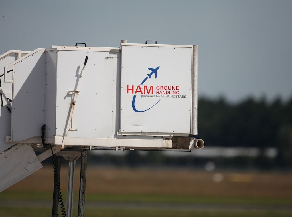 Frau entgeht am Hamburger Flughafen Haftstrafe durch Zahlung von 4.500 Euro