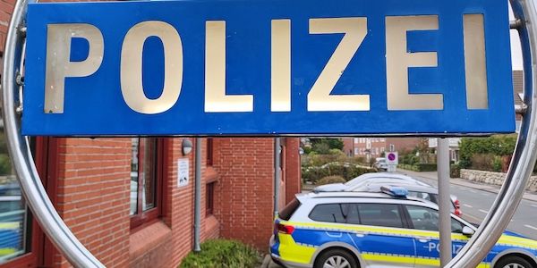 Unbekannte überfallen Discounter in Stuttgart-Weilimdorf