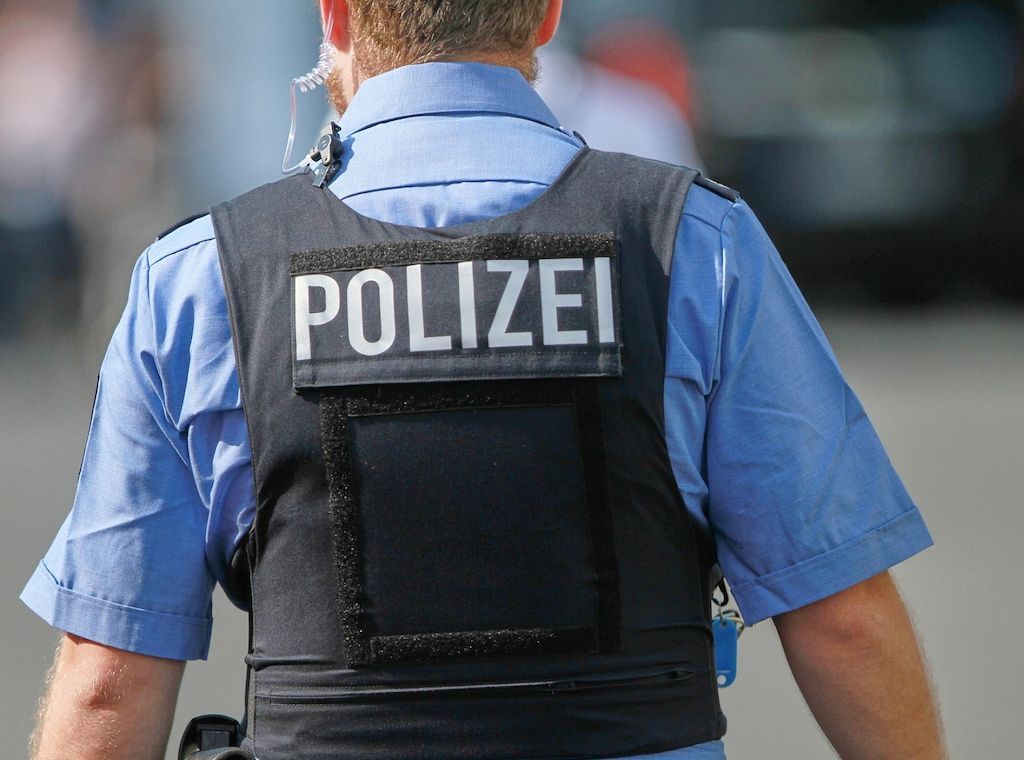 Männer am Arnulf-Klett-Platz in Stuttgart ausgeraubt