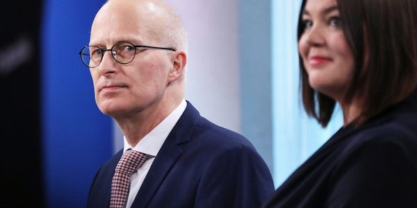 SPD und Grüne in Hamburg unterzeichnen Koalitionsvertrag