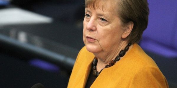 Merkel kommt zur Kanzlerwahl am 6. Mai in den Bundestag