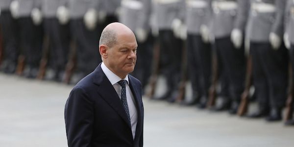 Scholz wünscht sich zwei Pop-Evergreens zum Zapfenstreich