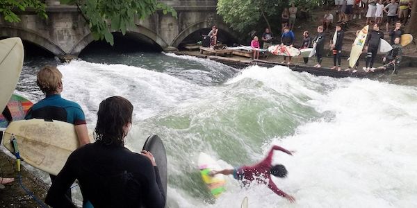 Tödlicher Surfunfall im Eisbach: Ermittlungen in München